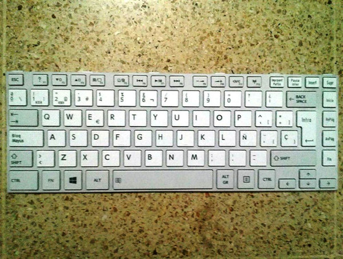 TECLADO-TOSHIBA-SATELLITE-C845-BLANCO-3